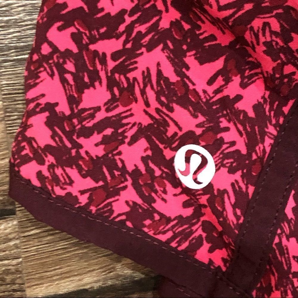 Lululemon Tracker Shorts Size 4 - Picture 8 of 10